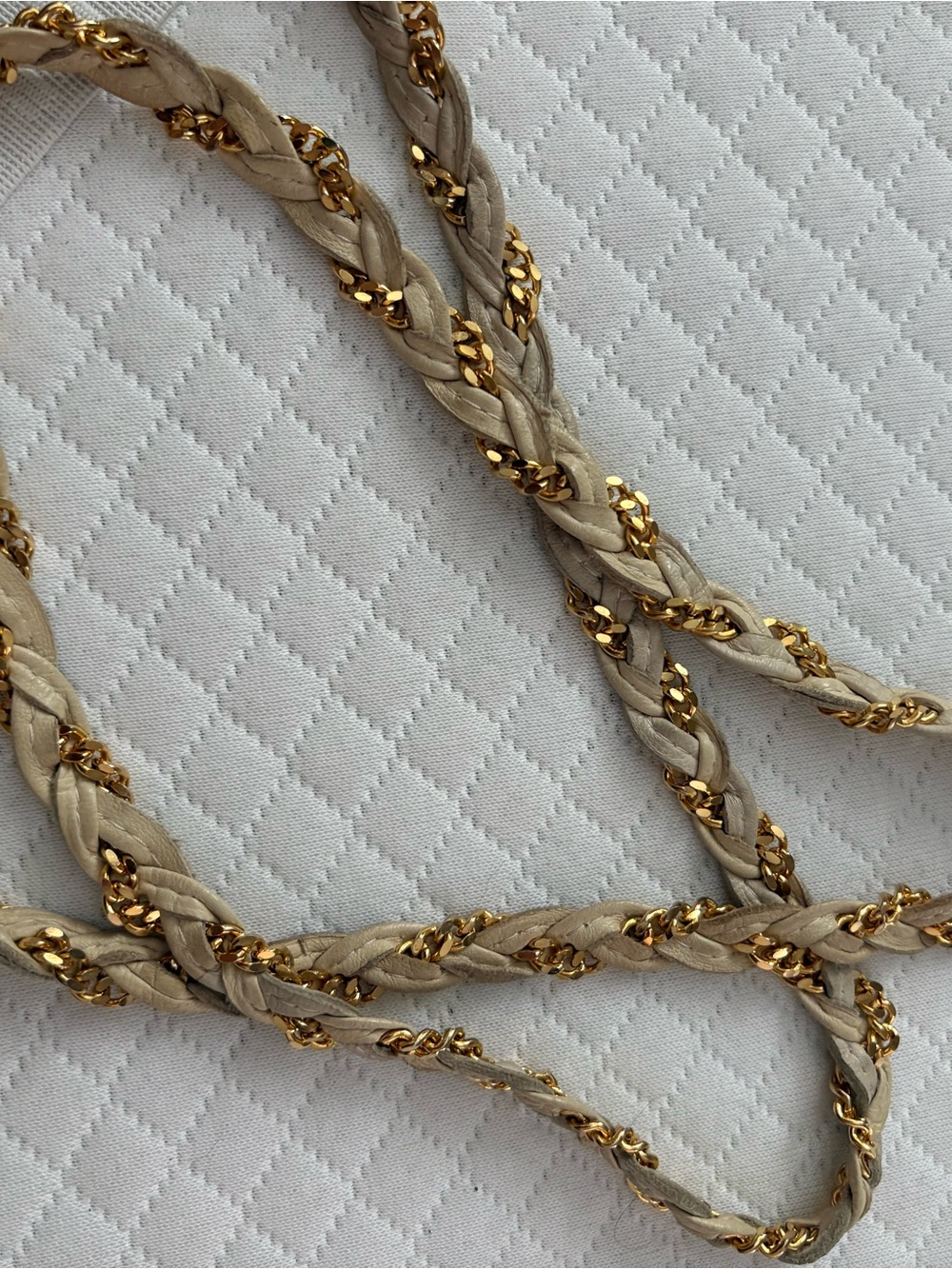 Vintage BALLY Quilted Beige Leather Crossbody Shoulder Bag Tassel Gold Chain - Picture 8 of 15